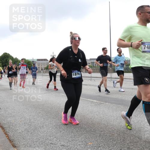 29.06.2025 - hella hamburg halbmarathon Lena Gebhardt http://msf.ph/oto/8339098 29.06.2025 10:47:41 Lombardsbrücke 13898, 11458, 1434, 2832, 18781, 2142, 7403, 14637, 1045, 1246, 1392, 1434, 1463, 1523, 1618, 1639, 1704, 1926, 2148, 2197, 2407, 2491, 2545, 2704, 2790, 2882, 2994, 3049, 3339, 4037, 4184, 4325, 4423, 4806, 4856, 4895, 4974, 4975, 5621, 5622, 5886, 5895, 6255, 6256, 6879, 6995, 7240, 7403, 7427, 7630, 7631, 7970, 8077, 8105, 8270, 8310, 8550, 8774, 8915, 8953, 9018, 9687, 9696, 9697, 10658, 10991, 11351, 11458, 11730, 11738, 11802, 11909, 12431 meine-sportfotos.de