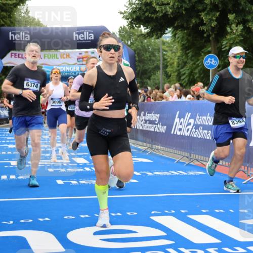 29.06.2025 - hella hamburg halbmarathon Strokosch-Dieckow http://msf.ph/oto/8339105 29.06.2025 10:53:58 Ziel 1151, 1410, 1706, 1815, 1870, 2432, 3096, 3208, 3209, 6356, 6374, 6481, 7395, 7918, 7973, 8394, 9032, 11499, 11789, 12379, 12413, 13032, 13869, 14175, 16477, 16538, 17348, 18308, 18418, 18831, 18879, 18915, 19177 meine-sportfotos.de