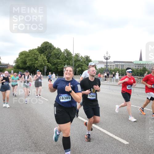 29.06.2025 - hella hamburg halbmarathon Jannik Wohlers http://msf.ph/oto/8339115 29.06.2025 10:55:10 Lombardsbrücke 1616, 1873, 1917, 3101, 3115, 3244, 5220, 5222, 5483, 5487, 5575, 7548, 7680, 8527, 8626, 9614, 9618, 9857, 9858, 9956, 10094, 10559, 10593, 10885, 11109, 12695, 12902, 14727, 15081, 15116, 15289, 16267, 16336, 16385, 16855, 16926, 17019, 17392, 17396, 18670, 18972 meine-sportfotos.de