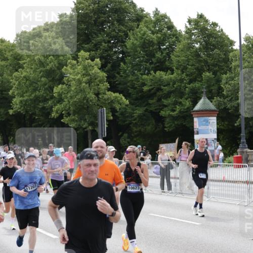 29.06.2025 - hella hamburg halbmarathon Jannik Wohlers http://msf.ph/oto/8339147 29.06.2025 10:41:35 Lombardsbrücke 1039, 1648, 1712, 1752, 2145, 2523, 2974, 3276, 3326, 3459, 3460, 3568, 4329, 4735, 4736, 5432, 5671, 6136, 6137, 6153, 6320, 6430, 6436, 6618, 6837, 6846, 7477, 7955, 8443, 8908, 9008, 9223, 9467, 10027, 10623, 11017, 11024, 11207, 11617, 11659, 11840, 11841, 12162, 12214, 12682, 12715, 12725, 12801, 12802, 13715, 13772, 14043, 14129, 14158, 14381, 14486, 14530, 14872, 14929, 15311, 15863, 16743, 17423, 17541, 18137, 18940 meine-sportfotos.de
