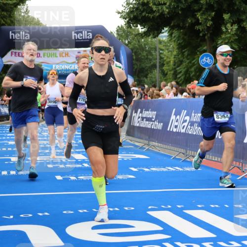 29.06.2025 - hella hamburg halbmarathon Strokosch-Dieckow http://msf.ph/oto/8339150 29.06.2025 10:53:58 Ziel 1151, 1410, 1706, 1815, 1870, 2432, 3096, 3208, 3209, 6356, 6374, 6481, 7395, 7918, 7973, 8394, 9032, 11499, 11789, 12379, 12413, 13032, 13869, 14175, 16477, 16538, 17348, 18308, 18418, 18831, 18879, 18915, 19177 meine-sportfotos.de