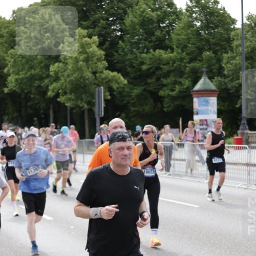29.06.2025 - hella hamburg halbmarathon Jannik Wohlers http://msf.ph/oto/8339162 29.06.2025 10:41:35 Lombardsbrücke 1039, 1648, 1712, 1752, 2145, 2523, 2974, 3276, 3326, 3459, 3460, 3568, 4329, 4735, 4736, 5432, 5671, 6136, 6137, 6153, 6320, 6430, 6436, 6618, 6837, 6846, 7477, 7955, 8443, 8908, 9008, 9223, 9467, 10027, 10623, 11017, 11024, 11207, 11617, 11659, 11840, 11841, 12162, 12214, 12682, 12715, 12725, 12801, 12802, 13715, 13772, 14043, 14129, 14158, 14381, 14486, 14530, 14872, 14929, 15311, 15863, 16743, 17423, 17541, 18137, 18940 meine-sportfotos.de