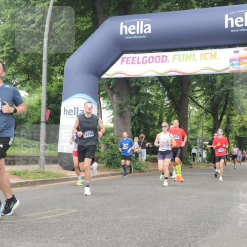 29.06.2025 - hella hamburg halbmarathon KatJ http://msf.ph/oto/8339168 29.06.2025 10:48:15 Zwischen KM18-KM19 2911, 5870, 7306, 8590, 8721 meine-sportfotos.de
