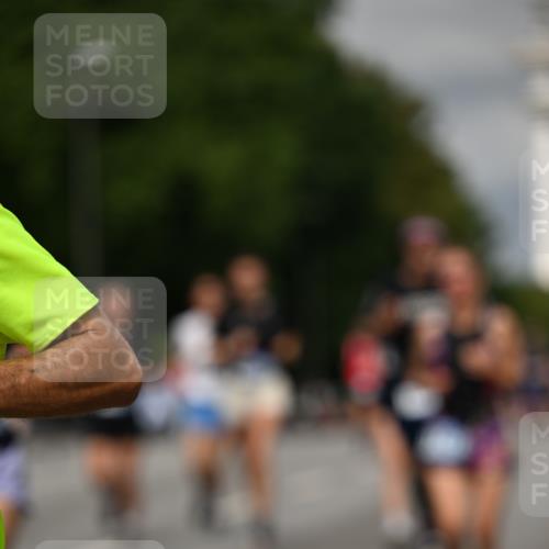 29.06.2025 - hella hamburg halbmarathon Dr. Thomas Lammeyer http://msf.ph/oto/8339183 29.06.2025 10:17:55 Kennedybrücke 1194, 1747, 1939, 2891, 4001, 4032, 4795, 4962, 5631, 5719, 6089, 7462, 7913, 8001, 8673, 9141, 9631, 9845, 9886, 10442, 10443, 11355 meine-sportfotos.de
