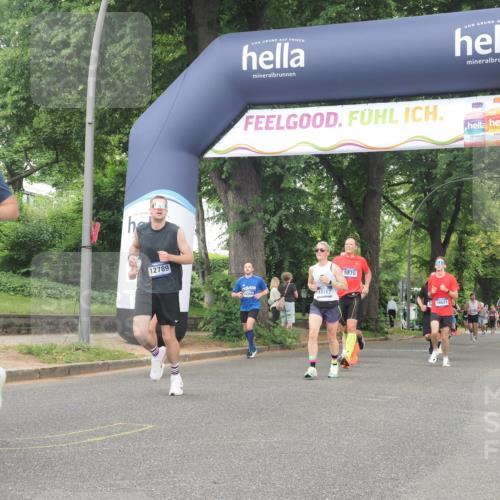 29.06.2025 - hella hamburg halbmarathon KatJ http://msf.ph/oto/8339186 29.06.2025 10:48:15 Zwischen KM18-KM19 2911, 5870, 7306, 8590, 8721 meine-sportfotos.de