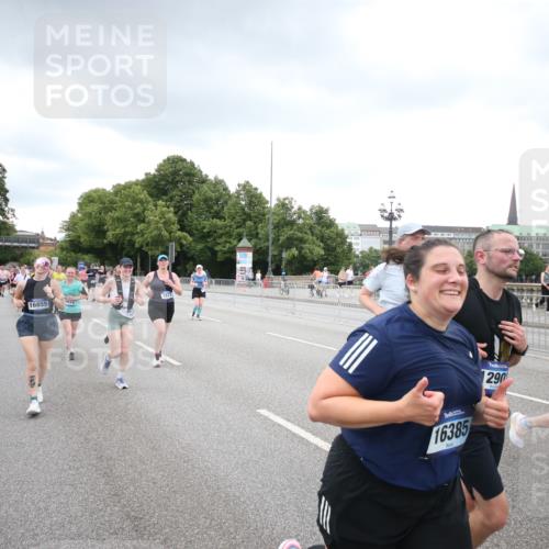 29.06.2025 - hella hamburg halbmarathon Jannik Wohlers http://msf.ph/oto/8339195 29.06.2025 10:55:10 Lombardsbrücke 1616, 1873, 1917, 3101, 3115, 3244, 5220, 5222, 5483, 5487, 5575, 7548, 7680, 8527, 8626, 9614, 9618, 9857, 9858, 9956, 10094, 10559, 10593, 10885, 11109, 12695, 12902, 14727, 15081, 15116, 15289, 16267, 16336, 16385, 16855, 16926, 17019, 17392, 17396, 18670, 18972 meine-sportfotos.de