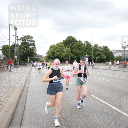 29.06.2025 - hella hamburg halbmarathon Jannik Wohlers http://msf.ph/oto/8339205 29.06.2025 10:55:12 Lombardsbrücke 1616, 1873, 1917, 3101, 3244, 5220, 5222, 5487, 5575, 7548, 7680, 8527, 8626, 8648, 9614, 9618, 9857, 9858, 9956, 10094, 10436, 10438, 10559, 10593, 10885, 12695, 12902, 13504, 14727, 15081, 15116, 15289, 16267, 16336, 16651, 16768, 16855, 16926, 17019, 17392, 17396, 18670, 18907, 18972 meine-sportfotos.de