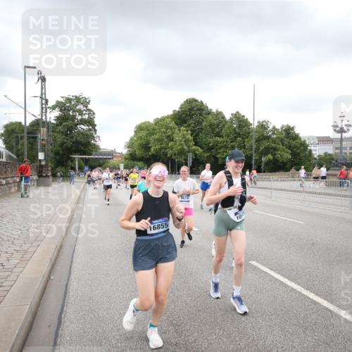 29.06.2025 - hella hamburg halbmarathon Jannik Wohlers http://msf.ph/oto/8339218 29.06.2025 10:55:12 Lombardsbrücke 1616, 1873, 1917, 3101, 3244, 5220, 5222, 5487, 5575, 7548, 7680, 8527, 8626, 8648, 9614, 9618, 9857, 9858, 9956, 10094, 10436, 10438, 10559, 10593, 10885, 12695, 12902, 13504, 14727, 15081, 15116, 15289, 16267, 16336, 16651, 16768, 16855, 16926, 17019, 17392, 17396, 18670, 18907, 18972 meine-sportfotos.de