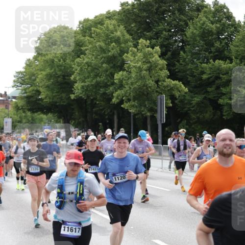 29.06.2025 - hella hamburg halbmarathon Jannik Wohlers http://msf.ph/oto/8339228 29.06.2025 10:41:36 Lombardsbrücke 1039, 1648, 1712, 1752, 2145, 2523, 2974, 3276, 3326, 3459, 3460, 3568, 4329, 4735, 4736, 5671, 6136, 6137, 6153, 6320, 6430, 6436, 6837, 6846, 7955, 8443, 8908, 9008, 9223, 9467, 10027, 10623, 11017, 11024, 11207, 11617, 11659, 11840, 11841, 12162, 12682, 12715, 12725, 12801, 12802, 13715, 13772, 14043, 14129, 14158, 14381, 14486, 14530, 14872, 14929, 15311, 15863, 16743, 17423, 17541, 18137, 18940 meine-sportfotos.de