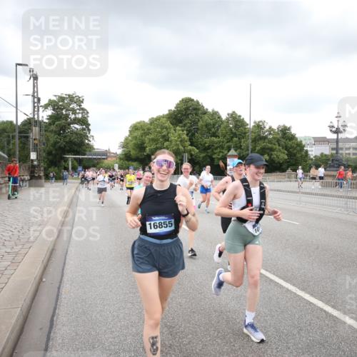 29.06.2025 - hella hamburg halbmarathon Jannik Wohlers http://msf.ph/oto/8339242 29.06.2025 10:55:12 Lombardsbrücke 1616, 1873, 1917, 3101, 3244, 5220, 5222, 5487, 5575, 7548, 7680, 8527, 8626, 8648, 9614, 9618, 9857, 9858, 9956, 10094, 10436, 10438, 10559, 10593, 10885, 12695, 12902, 13504, 14727, 15081, 15116, 15289, 16267, 16336, 16651, 16768, 16855, 16926, 17019, 17392, 17396, 18670, 18907, 18972 meine-sportfotos.de