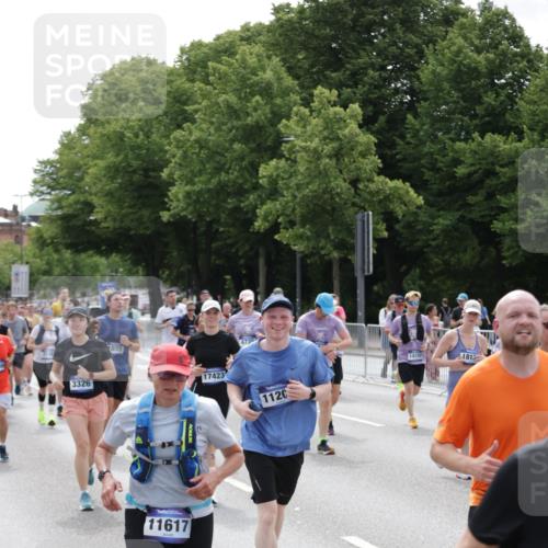 29.06.2025 - hella hamburg halbmarathon Jannik Wohlers http://msf.ph/oto/8339247 29.06.2025 10:41:36 Lombardsbrücke 1039, 1648, 1712, 1752, 2145, 2523, 2974, 3276, 3326, 3459, 3460, 3568, 4329, 4735, 4736, 5671, 6136, 6137, 6153, 6320, 6430, 6436, 6837, 6846, 7955, 8443, 8908, 9008, 9223, 9467, 10027, 10623, 11017, 11024, 11207, 11617, 11659, 11840, 11841, 12162, 12682, 12715, 12725, 12801, 12802, 13715, 13772, 14043, 14129, 14158, 14381, 14486, 14530, 14872, 14929, 15311, 15863, 16743, 17423, 17541, 18137, 18940 meine-sportfotos.de