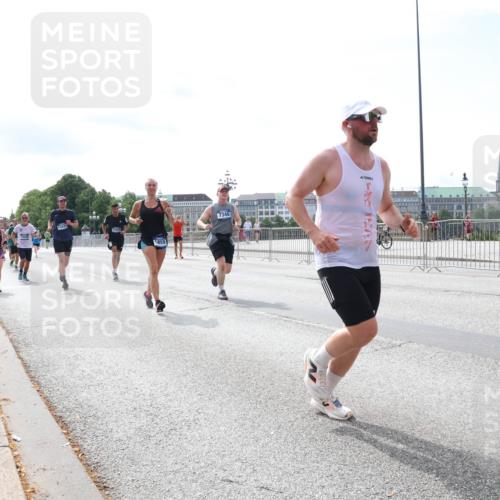 29.06.2025 - hella hamburg halbmarathon Lena Gebhardt http://msf.ph/oto/8339257 29.06.2025 10:13:24 Lombardsbrücke 1007, 1747, 1859, 2055, 2721, 2904, 2942, 2961, 3218, 3360, 3728, 3729, 4187, 4532, 4795, 4950, 5232, 5546, 6026, 6489, 6717, 6724, 7346, 7446, 7447, 7460, 7873, 7913, 8279, 8398, 8405, 8913, 9128, 9141, 9527, 9612, 10402, 12492, 12928, 12929, 13331, 13928, 14404, 15531, 15663, 15922, 16030, 16255, 16437, 16491, 17472, 17474, 17699, 17988, 18048, 18222, 18231, 18320, 18732 meine-sportfotos.de