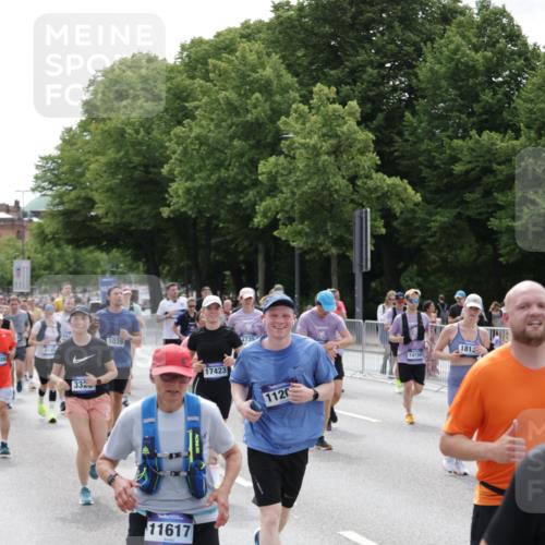 29.06.2025 - hella hamburg halbmarathon Jannik Wohlers http://msf.ph/oto/8339272 29.06.2025 10:41:36 Lombardsbrücke 1039, 1648, 1712, 1752, 2145, 2523, 2974, 3276, 3326, 3459, 3460, 3568, 4329, 4735, 4736, 5671, 6136, 6137, 6153, 6320, 6430, 6436, 6837, 6846, 7955, 8443, 8908, 9008, 9223, 9467, 10027, 10623, 11017, 11024, 11207, 11617, 11659, 11840, 11841, 12162, 12682, 12715, 12725, 12801, 12802, 13715, 13772, 14043, 14129, 14158, 14381, 14486, 14530, 14872, 14929, 15311, 15863, 16743, 17423, 17541, 18137, 18940 meine-sportfotos.de