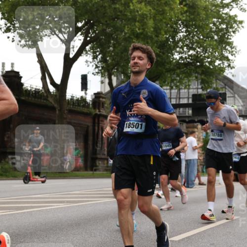 29.06.2025 - hella hamburg halbmarathon Yannick Fuchs http://msf.ph/oto/8339275 29.06.2025 10:52:04 20KM 1595, 1611, 2025, 2488, 2656, 2840, 2907, 3093, 3251, 3859, 4319, 4426, 4467, 4502, 4632, 4708, 4833, 5277, 5341, 5926, 6104, 6138, 6147, 6592, 6595, 7082, 7138, 7189, 8322, 8585, 9230, 9316, 9485, 10788, 11645, 12378, 12585, 12879, 13465, 13816, 13880, 14266, 14571, 15217, 15434, 15527, 16531, 17405, 17415, 17827, 18068, 18180, 18492, 18501, 18587, 18762, 18891 meine-sportfotos.de