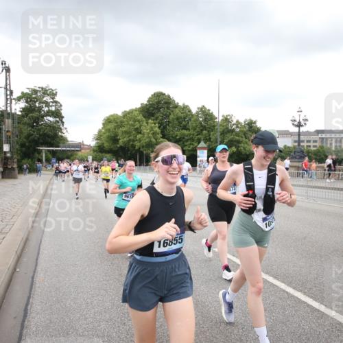 29.06.2025 - hella hamburg halbmarathon Jannik Wohlers http://msf.ph/oto/8339278 29.06.2025 10:55:12 Lombardsbrücke 1616, 1873, 1917, 3101, 3244, 5220, 5222, 5487, 5575, 7548, 7680, 8527, 8626, 8648, 9614, 9618, 9857, 9858, 9956, 10094, 10436, 10438, 10559, 10593, 10885, 12695, 12902, 13504, 14727, 15081, 15116, 15289, 16267, 16336, 16651, 16768, 16855, 16926, 17019, 17392, 17396, 18670, 18907, 18972 meine-sportfotos.de
