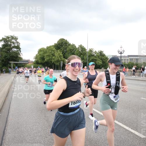 29.06.2025 - hella hamburg halbmarathon Jannik Wohlers http://msf.ph/oto/8339289 29.06.2025 10:55:12 Lombardsbrücke 1616, 1873, 1917, 3101, 3244, 5220, 5222, 5487, 5575, 7548, 7680, 8527, 8626, 8648, 9614, 9618, 9857, 9858, 9956, 10094, 10436, 10438, 10559, 10593, 10885, 12695, 12902, 13504, 14727, 15081, 15116, 15289, 16267, 16336, 16651, 16768, 16855, 16926, 17019, 17392, 17396, 18670, 18907, 18972 meine-sportfotos.de