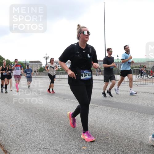 29.06.2025 - hella hamburg halbmarathon Lena Gebhardt http://msf.ph/oto/8339305 29.06.2025 10:47:42 Lombardsbrücke 13898, 11456, 1434, 2882, 18781, 740, 1045, 1246, 1392, 1434, 1463, 1523, 1618, 1639, 1704, 1926, 2148, 2197, 2407, 2491, 2545, 2704, 2790, 2882, 2994, 3049, 3339, 4037, 4184, 4325, 4423, 4806, 4856, 4895, 4974, 4975, 5621, 5622, 5886, 5895, 6255, 6256, 6879, 6995, 7240, 7403, 7427, 7630, 7631, 7970, 8077, 8105, 8270, 8310, 8550, 8774, 8915, 8953, 9018, 9687, 9696, 9697, 10658, 10991, 11351, 11458, 11730, 11738, 11802, 11909, 12431 meine-sportfotos.de