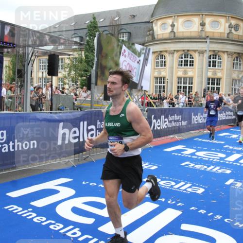 29.06.2025 - hella hamburg halbmarathon Michael Strokosch http://msf.ph/oto/8339306 29.06.2025 10:51:04 Ziel 1630, 2207, 4077, 7369, 8117, 8261, 8572, 8704, 10215, 10508, 10603, 12778, 13008, 13687, 14125, 15362, 16285, 17221, 18066, 18350 meine-sportfotos.de