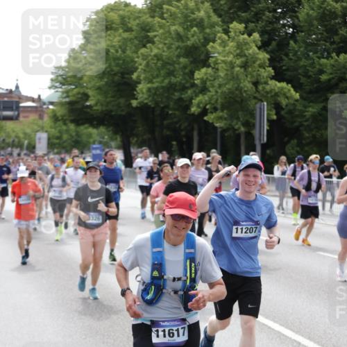 29.06.2025 - hella hamburg halbmarathon Jannik Wohlers http://msf.ph/oto/8339314 29.06.2025 10:41:36 Lombardsbrücke 1039, 1648, 1712, 1752, 2145, 2523, 2974, 3276, 3326, 3459, 3460, 3568, 4329, 4735, 4736, 5671, 6136, 6137, 6153, 6320, 6430, 6436, 6837, 6846, 7955, 8443, 8908, 9008, 9223, 9467, 10027, 10623, 11017, 11024, 11207, 11617, 11659, 11840, 11841, 12162, 12682, 12715, 12725, 12801, 12802, 13715, 13772, 14043, 14129, 14158, 14381, 14486, 14530, 14872, 14929, 15311, 15863, 16743, 17423, 17541, 18137, 18940 meine-sportfotos.de