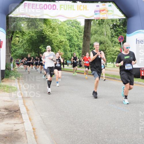 29.06.2025 - hella hamburg halbmarathon MichiJ http://msf.ph/oto/8339318 29.06.2025 10:39:45 Zwischen KM18-KM19 2814, 5008, 5093, 6198, 7383, 9145, 12519, 14286, 15727 meine-sportfotos.de