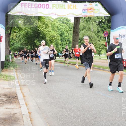 29.06.2025 - hella hamburg halbmarathon MichiJ http://msf.ph/oto/8339334 29.06.2025 10:39:45 Zwischen KM18-KM19 2814, 5008, 5093, 6198, 7383, 9145, 12519, 14286, 15727 meine-sportfotos.de