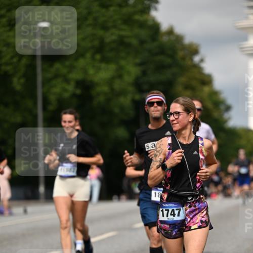 29.06.2025 - hella hamburg halbmarathon Dr. Thomas Lammeyer http://msf.ph/oto/8339337 29.06.2025 10:17:57 Kennedybrücke 1747, 2891, 4001, 4032, 4795, 4962, 5631, 5719, 6089, 7462, 7802, 7913, 8001, 8673, 9141, 9631, 9845, 9886, 10442, 10443, 11355 meine-sportfotos.de