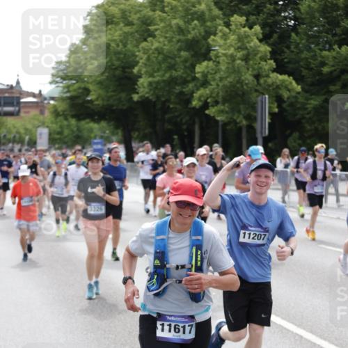 29.06.2025 - hella hamburg halbmarathon Jannik Wohlers http://msf.ph/oto/8339338 29.06.2025 10:41:36 Lombardsbrücke 1039, 1648, 1712, 1752, 2145, 2523, 2974, 3276, 3326, 3459, 3460, 3568, 4329, 4735, 4736, 5671, 6136, 6137, 6153, 6320, 6430, 6436, 6837, 6846, 7955, 8443, 8908, 9008, 9223, 9467, 10027, 10623, 11017, 11024, 11207, 11617, 11659, 11840, 11841, 12162, 12682, 12715, 12725, 12801, 12802, 13715, 13772, 14043, 14129, 14158, 14381, 14486, 14530, 14872, 14929, 15311, 15863, 16743, 17423, 17541, 18137, 18940 meine-sportfotos.de
