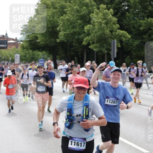 29.06.2025 - hella hamburg halbmarathon Jannik Wohlers http://msf.ph/oto/8339363 29.06.2025 10:41:36 Lombardsbrücke 1039, 1648, 1712, 1752, 2145, 2523, 2974, 3276, 3326, 3459, 3460, 3568, 4329, 4735, 4736, 5671, 6136, 6137, 6153, 6320, 6430, 6436, 6837, 6846, 7955, 8443, 8908, 9008, 9223, 9467, 10027, 10623, 11017, 11024, 11207, 11617, 11659, 11840, 11841, 12162, 12682, 12715, 12725, 12801, 12802, 13715, 13772, 14043, 14129, 14158, 14381, 14486, 14530, 14872, 14929, 15311, 15863, 16743, 17423, 17541, 18137, 18940 meine-sportfotos.de