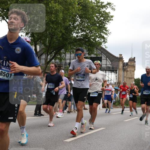 29.06.2025 - hella hamburg halbmarathon Yannick Fuchs http://msf.ph/oto/8339378 29.06.2025 10:52:04 20KM 1595, 1611, 2025, 2488, 2656, 2840, 2907, 3093, 3251, 3859, 4319, 4426, 4467, 4502, 4632, 4708, 4833, 5277, 5341, 5926, 6104, 6138, 6147, 6592, 6595, 7082, 7138, 7189, 8322, 8585, 9230, 9316, 9485, 10788, 11645, 12378, 12585, 12879, 13465, 13816, 13880, 14266, 14571, 15217, 15434, 15527, 16531, 17405, 17415, 17827, 18068, 18180, 18492, 18501, 18587, 18762, 18891 meine-sportfotos.de