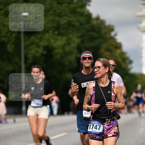 29.06.2025 - hella hamburg halbmarathon Dr. Thomas Lammeyer http://msf.ph/oto/8339379 29.06.2025 10:17:57 Kennedybrücke 1747, 2891, 4001, 4032, 4795, 4962, 5631, 5719, 6089, 7462, 7802, 7913, 8001, 8673, 9141, 9631, 9845, 9886, 10442, 10443, 11355 meine-sportfotos.de