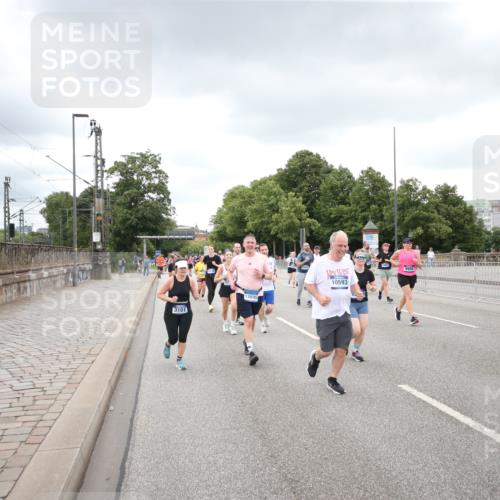 29.06.2025 - hella hamburg halbmarathon Jannik Wohlers http://msf.ph/oto/8339387 29.06.2025 10:55:21 Lombardsbrücke 1616, 3101, 3244, 4265, 4470, 4896, 5220, 5222, 5575, 6055, 6056, 6113, 6257, 6594, 7548, 7969, 8110, 8527, 8532, 8533, 8648, 9548, 9614, 9618, 9861, 9865, 9956, 10094, 10436, 10438, 10449, 10593, 11903, 11962, 11963, 12695, 13504, 14124, 14492, 15081, 15116, 15289, 15763, 15764, 16336, 16651, 16768, 16926, 17168, 17392, 18195, 18907 meine-sportfotos.de