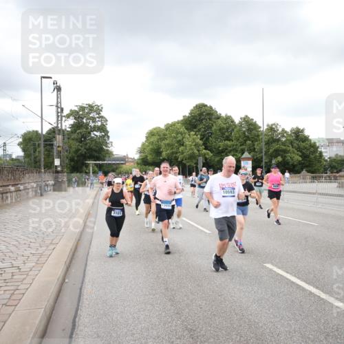 29.06.2025 - hella hamburg halbmarathon Jannik Wohlers http://msf.ph/oto/8339400 29.06.2025 10:55:21 Lombardsbrücke 1616, 3101, 3244, 4265, 4470, 4896, 5220, 5222, 5575, 6055, 6056, 6113, 6257, 6594, 7548, 7969, 8110, 8527, 8532, 8533, 8648, 9548, 9614, 9618, 9861, 9865, 9956, 10094, 10436, 10438, 10449, 10593, 11903, 11962, 11963, 12695, 13504, 14124, 14492, 15081, 15116, 15289, 15763, 15764, 16336, 16651, 16768, 16926, 17168, 17392, 18195, 18907 meine-sportfotos.de