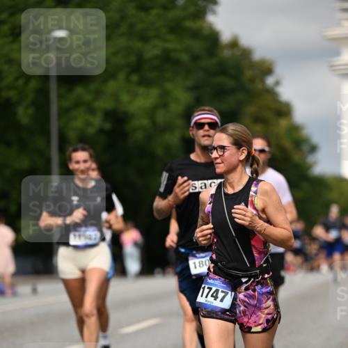 29.06.2025 - hella hamburg halbmarathon Dr. Thomas Lammeyer http://msf.ph/oto/8339404 29.06.2025 10:17:57 Kennedybrücke 1747, 2891, 4001, 4032, 4795, 4962, 5631, 5719, 6089, 7462, 7802, 7913, 8001, 8673, 9141, 9631, 9845, 9886, 10442, 10443, 11355 meine-sportfotos.de