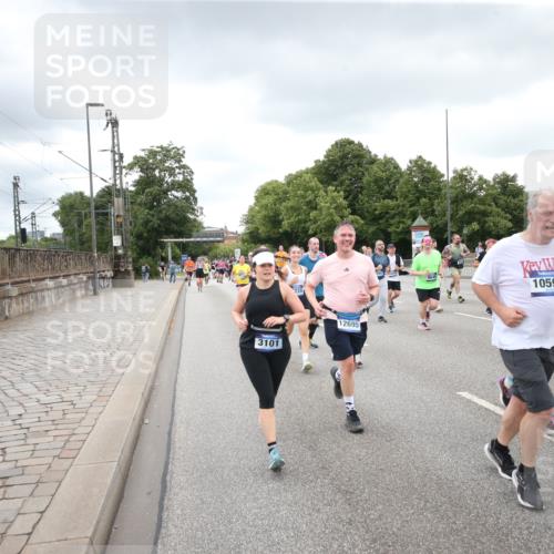29.06.2025 - hella hamburg halbmarathon Jannik Wohlers http://msf.ph/oto/8339412 29.06.2025 10:55:22 Lombardsbrücke 1616, 3101, 3244, 4265, 4470, 4896, 5220, 5222, 5575, 6055, 6056, 6113, 6257, 6594, 7548, 7969, 8110, 8527, 8532, 8533, 8648, 9548, 9861, 9865, 9956, 10094, 10436, 10438, 10449, 10593, 11903, 11962, 11963, 12695, 13504, 14124, 14492, 15081, 15116, 15289, 15763, 15764, 16336, 16651, 16768, 16926, 17038, 17039, 17168, 17392, 18195, 18907 meine-sportfotos.de