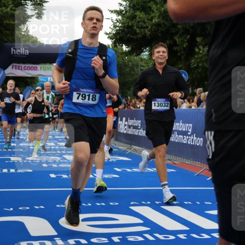 29.06.2025 - hella hamburg halbmarathon Strokosch-Dieckow http://msf.ph/oto/8339413 29.06.2025 10:53:56 Ziel 1151, 1706, 1815, 1870, 2432, 3096, 6356, 6374, 6481, 7395, 7918, 7973, 8394, 9032, 10891, 11499, 11789, 12379, 12413, 13032, 13869, 14026, 14175, 16477, 16538, 17348, 18308, 18418, 18831, 18879, 18915, 19177 meine-sportfotos.de