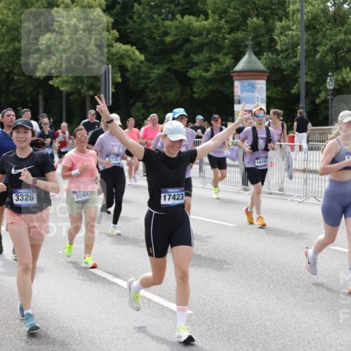 29.06.2025 - hella hamburg halbmarathon Jannik Wohlers http://msf.ph/oto/8339417 29.06.2025 10:41:38 Lombardsbrücke 1039, 1648, 1752, 2145, 2523, 2974, 3276, 3326, 3459, 3460, 3568, 4329, 4735, 4736, 4885, 5671, 6136, 6137, 6153, 6430, 6436, 6837, 6846, 7955, 8908, 9008, 9223, 9467, 10027, 10623, 11017, 11024, 11207, 11617, 11659, 11840, 11841, 12162, 12682, 12715, 12725, 12801, 12802, 13205, 13715, 13772, 14129, 14158, 14381, 14486, 14530, 14872, 14929, 15311, 16743, 17423, 17541, 18137, 18940 meine-sportfotos.de