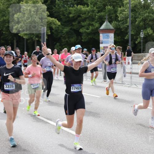 29.06.2025 - hella hamburg halbmarathon Jannik Wohlers http://msf.ph/oto/8339443 29.06.2025 10:41:38 Lombardsbrücke 1039, 1648, 1752, 2145, 2523, 2974, 3276, 3326, 3459, 3460, 3568, 4329, 4735, 4736, 4885, 5671, 6136, 6137, 6153, 6430, 6436, 6837, 6846, 7955, 8908, 9008, 9223, 9467, 10027, 10623, 11017, 11024, 11207, 11617, 11659, 11840, 11841, 12162, 12682, 12715, 12725, 12801, 12802, 13205, 13715, 13772, 14129, 14158, 14381, 14486, 14530, 14872, 14929, 15311, 16743, 17423, 17541, 18137, 18940 meine-sportfotos.de