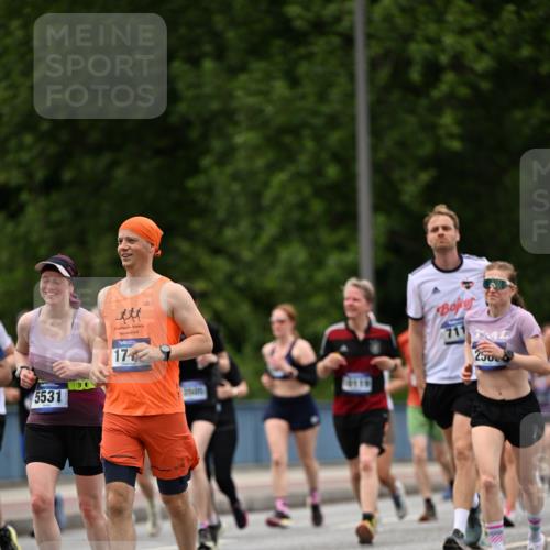 29.06.2025 - hella hamburg halbmarathon Dr. Thomas Lammeyer http://msf.ph/oto/8339454 29.06.2025 10:40:14 Kennedybrücke 1036, 1102, 1183, 1284, 1336, 1717, 2352, 2588, 2827, 3243, 3741, 3990, 4413, 4902, 5012, 5240, 5531, 6021, 6381, 6845, 6896, 7111, 7275, 7927, 8356, 8947, 10047, 10119, 10336, 10341, 10567, 11010, 11187, 11198, 11233 meine-sportfotos.de
