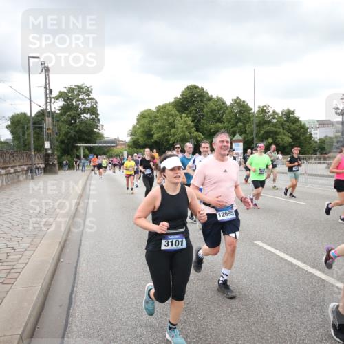 29.06.2025 - hella hamburg halbmarathon Jannik Wohlers http://msf.ph/oto/8339472 29.06.2025 10:55:22 Lombardsbrücke 1616, 3101, 3244, 4265, 4470, 4896, 5220, 5222, 5575, 6055, 6056, 6113, 6257, 6594, 7548, 7969, 8110, 8527, 8532, 8533, 8648, 9548, 9861, 9865, 9956, 10094, 10436, 10438, 10449, 10593, 11903, 11962, 11963, 12695, 13504, 14124, 14492, 15081, 15116, 15289, 15763, 15764, 16336, 16651, 16768, 16926, 17038, 17039, 17168, 17392, 18195, 18907 meine-sportfotos.de