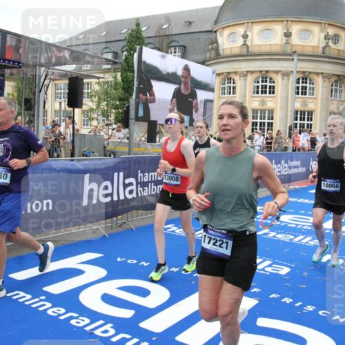 29.06.2025 - hella hamburg halbmarathon Michael Strokosch http://msf.ph/oto/8339487 29.06.2025 10:51:07 Ziel 1366, 1630, 4077, 4816, 4967, 8117, 8261, 8508, 8704, 10508, 10603, 12778, 13008, 14125, 17221, 17384, 18066, 18350 meine-sportfotos.de
