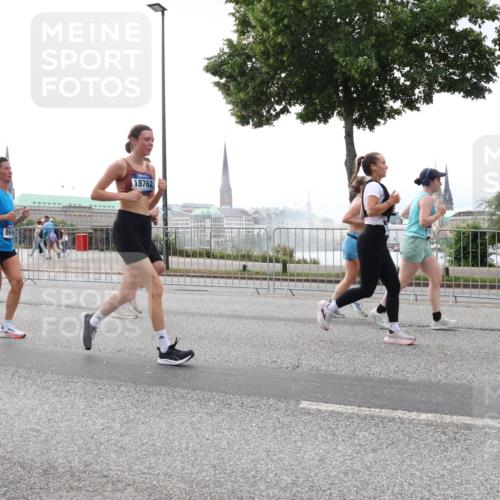 29.06.2025 - hella hamburg halbmarathon Lena Gebhardt http://msf.ph/oto/8339508 29.06.2025 10:38:13 Lombardsbrücke 18592, 869, 15762, 1196, 1394, 1457, 1578, 1596, 1742, 1791, 1799, 1901, 1966, 1985, 2113, 2151, 2498, 2786, 3010, 3094, 3095, 3242, 3246, 3286, 3338, 3635, 3636, 3716, 3777, 3841, 3880, 4139, 4155, 4159, 4414, 4883, 4921, 5085, 5089, 5139, 5155, 5300, 5522, 5713, 5735, 6199, 6200, 6362, 6697, 6751, 6930, 7117, 7118, 7165, 7244, 7321, 7552, 7629, 7692, 7696, 7868, 7914, 8985, 9247, 9288, 9895, 10159, 10836, 11087, 11543 meine-sportfotos.de