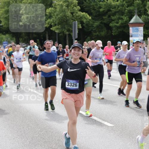 29.06.2025 - hella hamburg halbmarathon Jannik Wohlers http://msf.ph/oto/8339549 29.06.2025 10:41:38 Lombardsbrücke 1039, 1648, 1752, 2145, 2523, 2974, 3276, 3326, 3459, 3460, 3568, 4329, 4735, 4736, 4885, 5671, 6136, 6137, 6153, 6430, 6436, 6837, 6846, 7955, 8908, 9008, 9223, 9467, 10027, 10623, 11017, 11024, 11207, 11617, 11659, 11840, 11841, 12162, 12682, 12715, 12725, 12801, 12802, 13205, 13715, 13772, 14129, 14158, 14381, 14486, 14530, 14872, 14929, 15311, 16743, 17423, 17541, 18137, 18940 meine-sportfotos.de