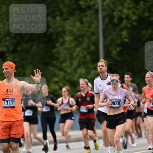 29.06.2025 - hella hamburg halbmarathon Dr. Thomas Lammeyer http://msf.ph/oto/8339560 29.06.2025 10:40:15 Kennedybrücke 1036, 1102, 1183, 1284, 1336, 1717, 2352, 2588, 2827, 3243, 3741, 3990, 4413, 4902, 5012, 5240, 5531, 6021, 6381, 6845, 6896, 7111, 7275, 7927, 8356, 8947, 10047, 10119, 10336, 10341, 10567, 11010, 11187, 11198 meine-sportfotos.de