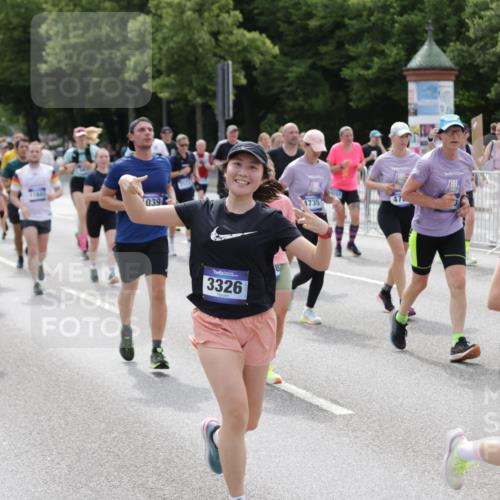 29.06.2025 - hella hamburg halbmarathon Jannik Wohlers http://msf.ph/oto/8339568 29.06.2025 10:41:39 Lombardsbrücke 1039, 1648, 1752, 2145, 2523, 2974, 3276, 3326, 3459, 3460, 3568, 4329, 4735, 4736, 4885, 5671, 6136, 6137, 6153, 6430, 6436, 6837, 6846, 7357, 7955, 8014, 8908, 9008, 9223, 9467, 10027, 10623, 11017, 11024, 11207, 11617, 11659, 11840, 11841, 12162, 12682, 12715, 12725, 12801, 12802, 13205, 13715, 14129, 14158, 14381, 14486, 14530, 14929, 15311, 16743, 17423, 17541, 18137, 18940 meine-sportfotos.de