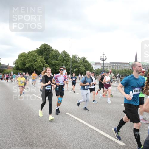 29.06.2025 - hella hamburg halbmarathon Jannik Wohlers http://msf.ph/oto/8339578 29.06.2025 10:55:24 Lombardsbrücke 3101, 3244, 4265, 4470, 4896, 5220, 5222, 5575, 6055, 6056, 6113, 6257, 6594, 7516, 7969, 8110, 8527, 8532, 8533, 8648, 9548, 9861, 9865, 9956, 10094, 10436, 10438, 10449, 10593, 11903, 11962, 11963, 12695, 13504, 14124, 14492, 15081, 15116, 15289, 15763, 15764, 16336, 16651, 16768, 16926, 17038, 17039, 17168, 17392, 18195, 18907 meine-sportfotos.de