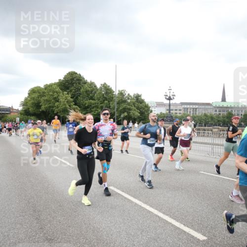 29.06.2025 - hella hamburg halbmarathon Jannik Wohlers http://msf.ph/oto/8339601 29.06.2025 10:55:24 Lombardsbrücke 3101, 3244, 4265, 4470, 4896, 5220, 5222, 5575, 6055, 6056, 6113, 6257, 6594, 7516, 7969, 8110, 8527, 8532, 8533, 8648, 9548, 9861, 9865, 9956, 10094, 10436, 10438, 10449, 10593, 11903, 11962, 11963, 12695, 13504, 14124, 14492, 15081, 15116, 15289, 15763, 15764, 16336, 16651, 16768, 16926, 17038, 17039, 17168, 17392, 18195, 18907 meine-sportfotos.de