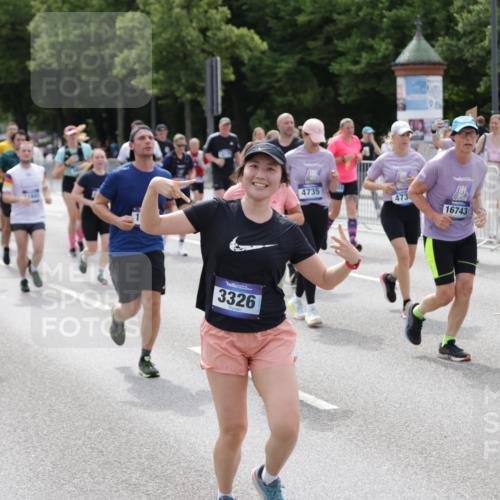 29.06.2025 - hella hamburg halbmarathon Jannik Wohlers http://msf.ph/oto/8339623 29.06.2025 10:41:39 Lombardsbrücke 1039, 1648, 1752, 2145, 2523, 2974, 3276, 3326, 3459, 3460, 3568, 4329, 4735, 4736, 4885, 5671, 6136, 6137, 6153, 6430, 6436, 6837, 6846, 7357, 7955, 8014, 8908, 9008, 9223, 9467, 10027, 10623, 11017, 11024, 11207, 11617, 11659, 11840, 11841, 12162, 12682, 12715, 12725, 12801, 12802, 13205, 13715, 14129, 14158, 14381, 14486, 14530, 14929, 15311, 16743, 17423, 17541, 18137, 18940 meine-sportfotos.de