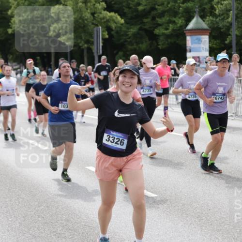 29.06.2025 - hella hamburg halbmarathon Jannik Wohlers http://msf.ph/oto/8339630 29.06.2025 10:41:39 Lombardsbrücke 1039, 1648, 1752, 2145, 2523, 2974, 3276, 3326, 3459, 3460, 3568, 4329, 4735, 4736, 4885, 5671, 6136, 6137, 6153, 6430, 6436, 6837, 6846, 7357, 7955, 8014, 8908, 9008, 9223, 9467, 10027, 10623, 11017, 11024, 11207, 11617, 11659, 11840, 11841, 12162, 12682, 12715, 12725, 12801, 12802, 13205, 13715, 14129, 14158, 14381, 14486, 14530, 14929, 15311, 16743, 17423, 17541, 18137, 18940 meine-sportfotos.de