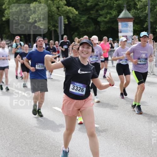 29.06.2025 - hella hamburg halbmarathon Jannik Wohlers http://msf.ph/oto/8339638 29.06.2025 10:41:39 Lombardsbrücke 1039, 1648, 1752, 2145, 2523, 2974, 3276, 3326, 3459, 3460, 3568, 4329, 4735, 4736, 4885, 5671, 6136, 6137, 6153, 6430, 6436, 6837, 6846, 7357, 7955, 8014, 8908, 9008, 9223, 9467, 10027, 10623, 11017, 11024, 11207, 11617, 11659, 11840, 11841, 12162, 12682, 12715, 12725, 12801, 12802, 13205, 13715, 14129, 14158, 14381, 14486, 14530, 14929, 15311, 16743, 17423, 17541, 18137, 18940 meine-sportfotos.de