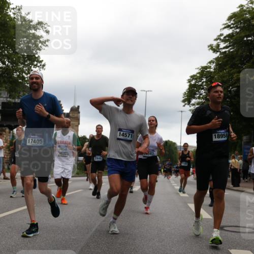 29.06.2025 - hella hamburg halbmarathon Yannick Fuchs http://msf.ph/oto/8339659 29.06.2025 10:52:06 20KM 1595, 1611, 1833, 2488, 2656, 2840, 2907, 3251, 3859, 4319, 4426, 4467, 4502, 4632, 4708, 4833, 5277, 5341, 5926, 6104, 6138, 6147, 6592, 6595, 7082, 7138, 7189, 8322, 8585, 9230, 9316, 9485, 10788, 11394, 11645, 12378, 12585, 12879, 13816, 13880, 14266, 14571, 15217, 15434, 15527, 16531, 17405, 17415, 17827, 18068, 18180, 18492, 18501, 18587, 18762, 18891 meine-sportfotos.de
